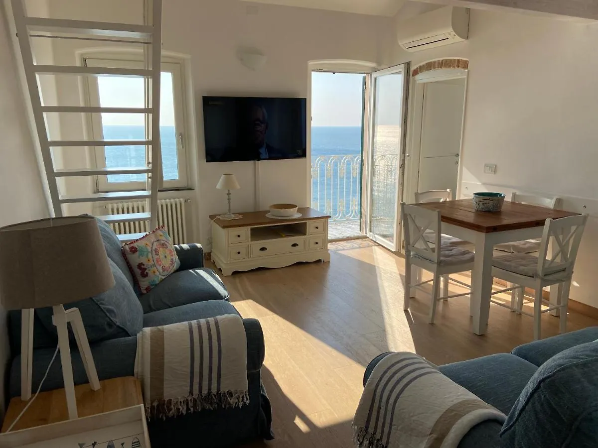 Attico Fronte Mare Nel Borgo Di Celle Ligure Apartment