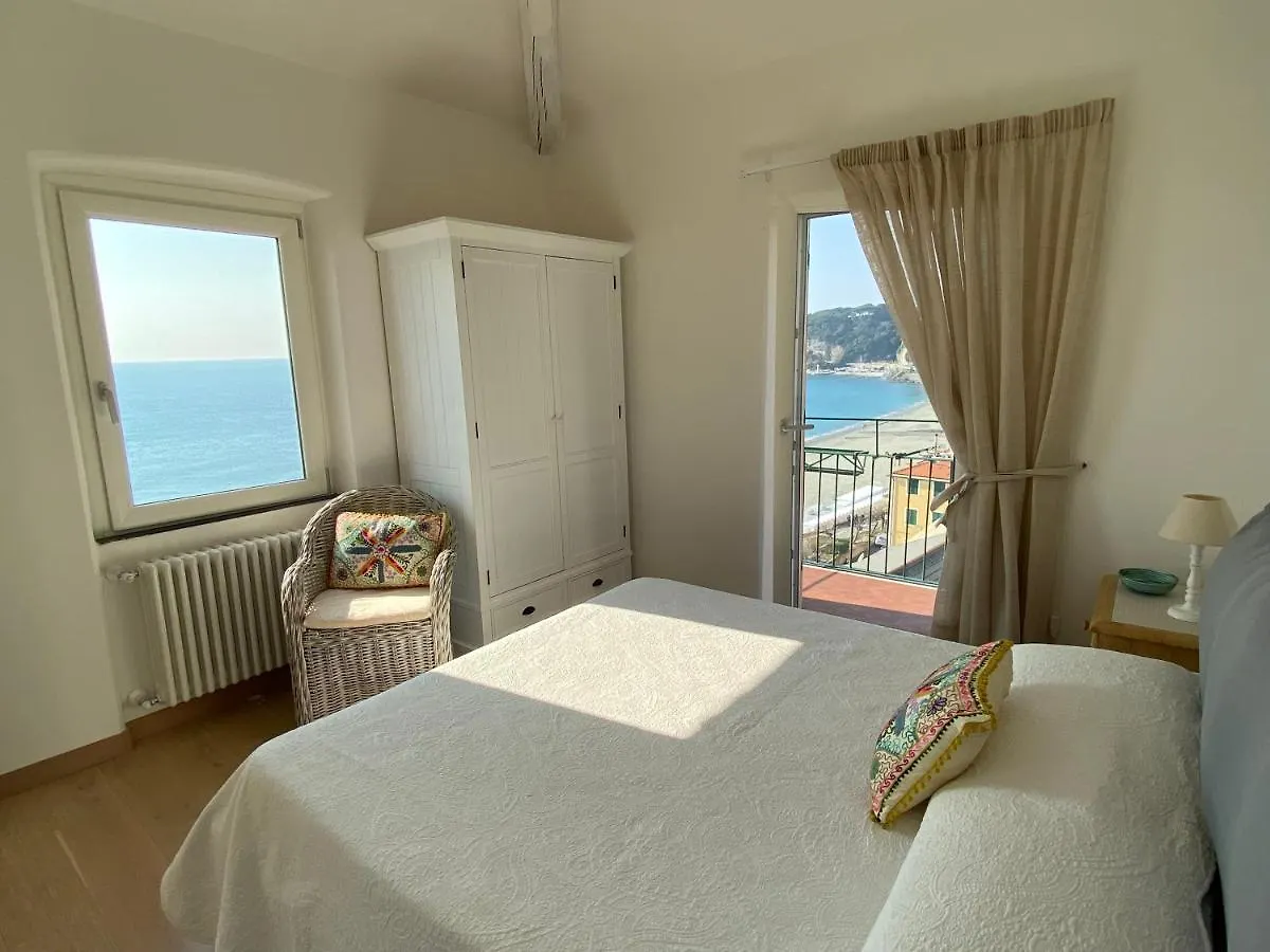 Attico Fronte Mare Nel Borgo Di Celle Ligure Apartment