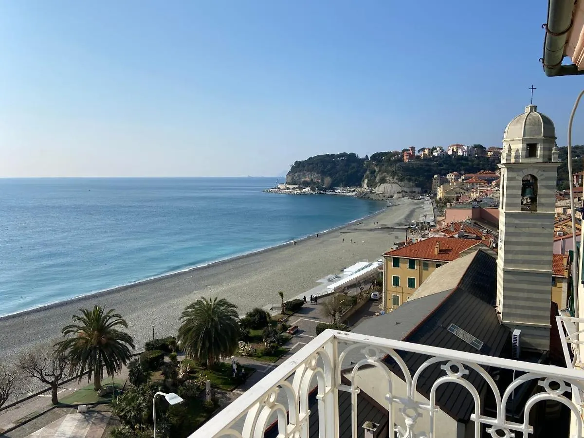 Attico Fronte Mare Nel Borgo Di Celle Ligure contacts
