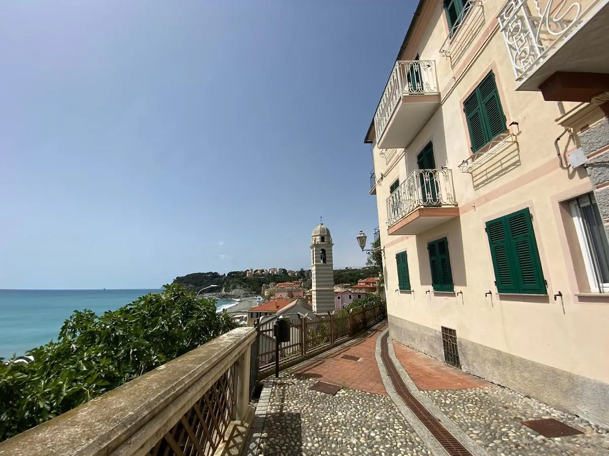 Attico Fronte Mare Nel Borgo Di Celle Ligure Apartment